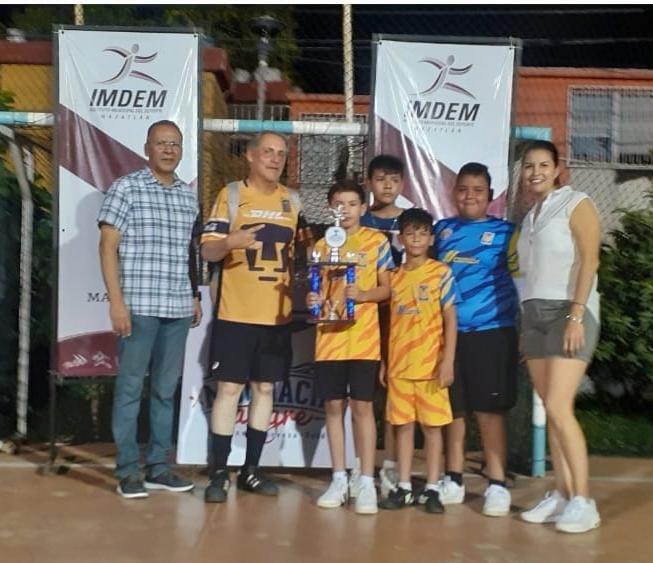 $!Reconocen a los mejores del Torneo de Futbol Sala Jabalíes