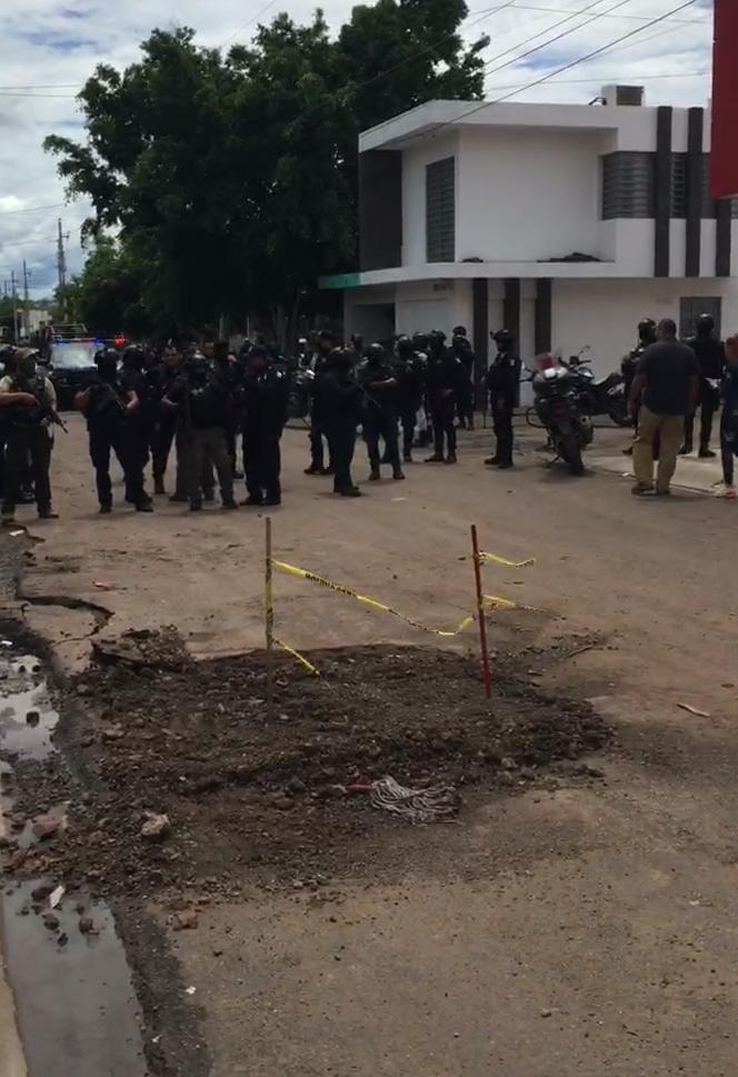 $!Agente de la Policía Estatal agrede a fotoperiodista en Culiacán