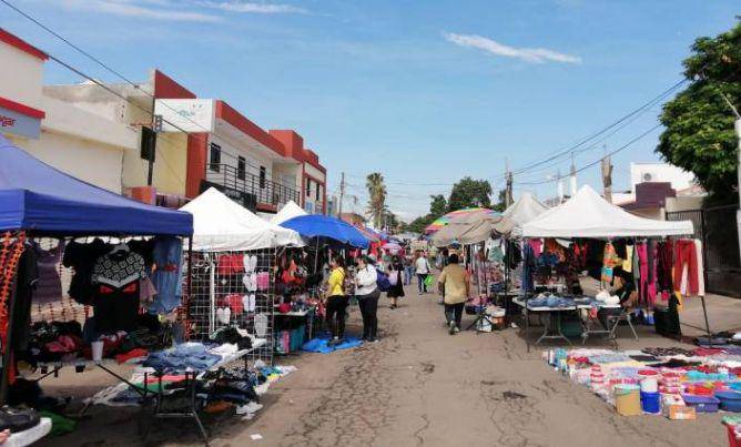 Comerciantes del Tianguis Los Huizaches denuncian ventas bajas por la presencia de vendedores foráneos