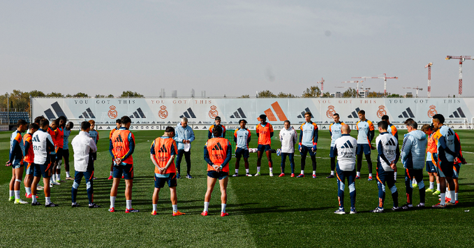 En Real Madrid guardan un minuto de silencio por las víctimas del fenómeno DANA.