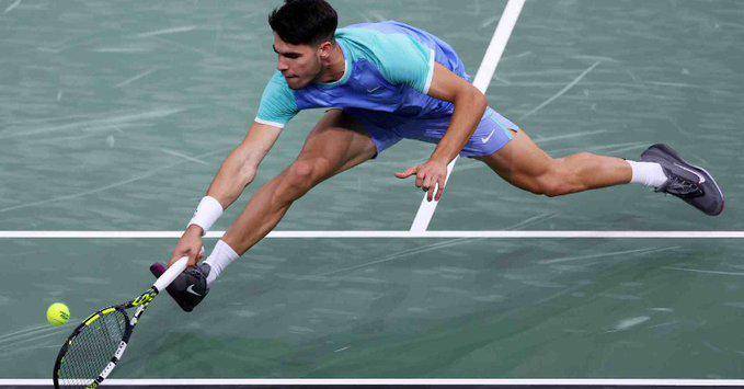 Carlos Alcaraz se instaló en los octavos de final del Masters 1000 de París.