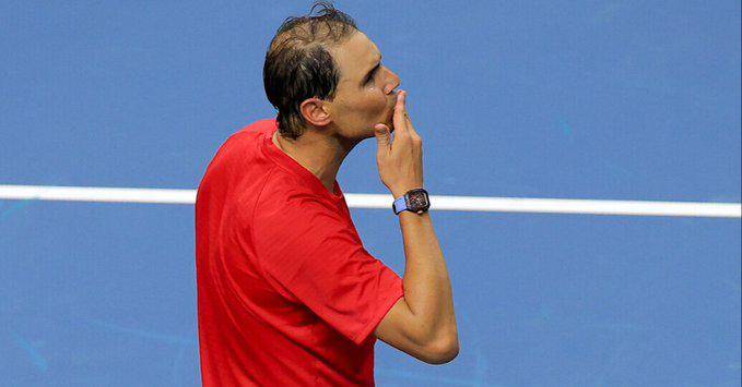 Rafael Nadal puso el punto final a su exitosa carrera dentro del tenis profesional.