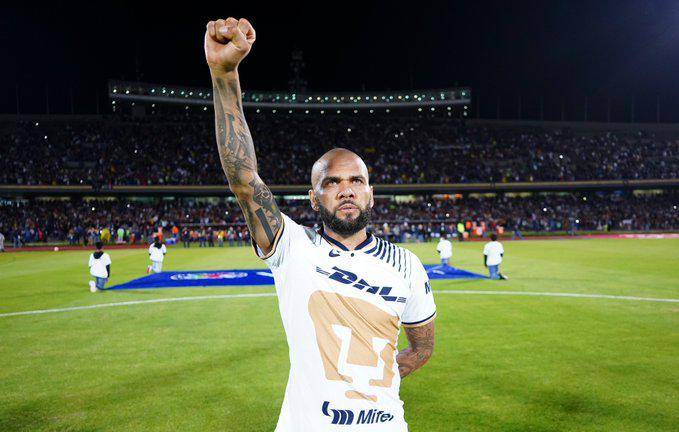 Jueza le da prisión preventiva sin fianza a Dani Alves por presunta agresión sexual