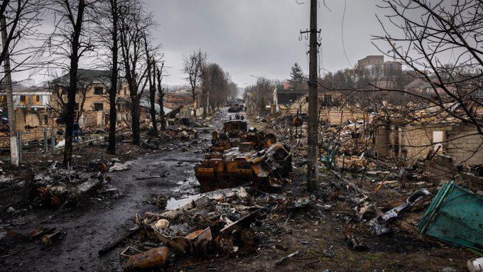 Destrucción por todos lados se observa en las ciudades de Ucrania por bombardeos de Rusia.