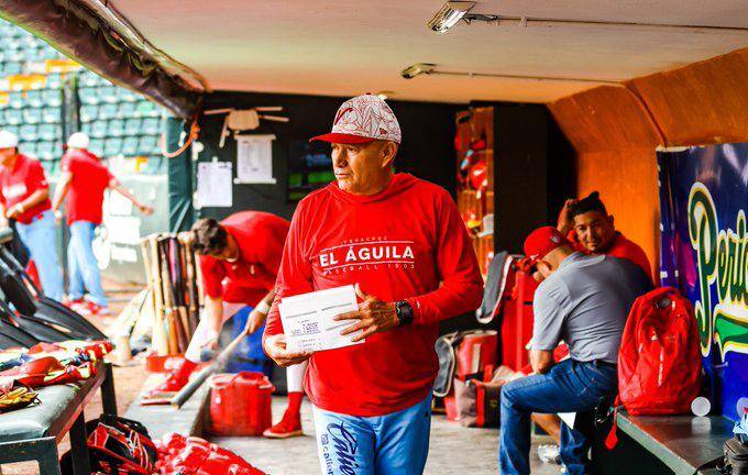 Juan José Pacho es cesado por El Águila.