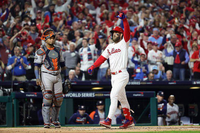 $!Bryce Harper se someterá a una cirugía en el codo