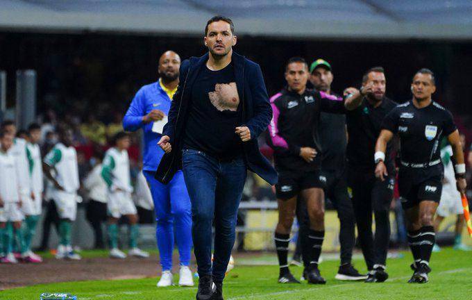 Nicolás Larcamón, entrenador del León.