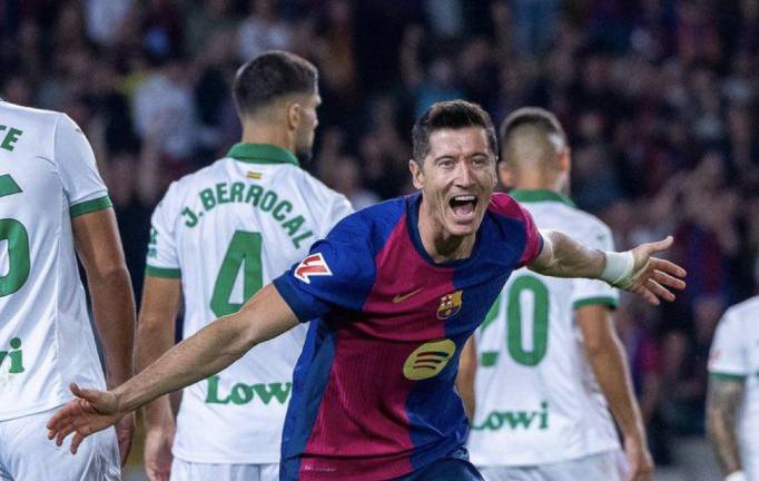 Robert Lewandowski celebra su gol.