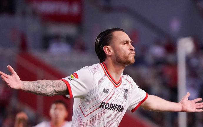 Sinaloense Angulo causa terror en visita al Necaxa