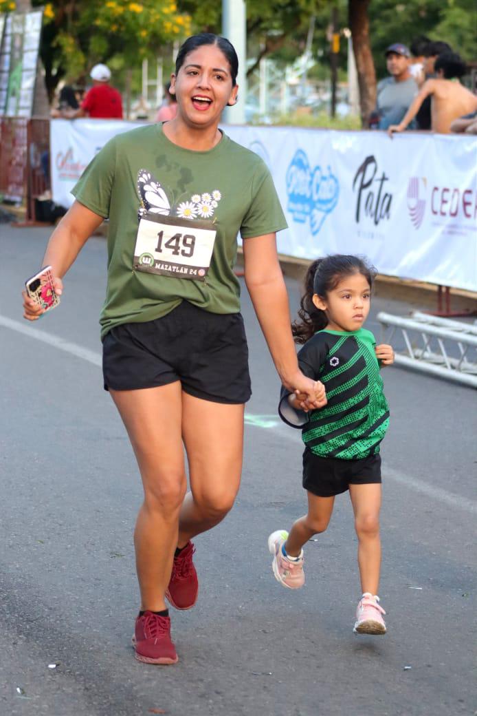 $!Conquistan Aragetze Nava y Diego García la 5KM Premier Mazatlán