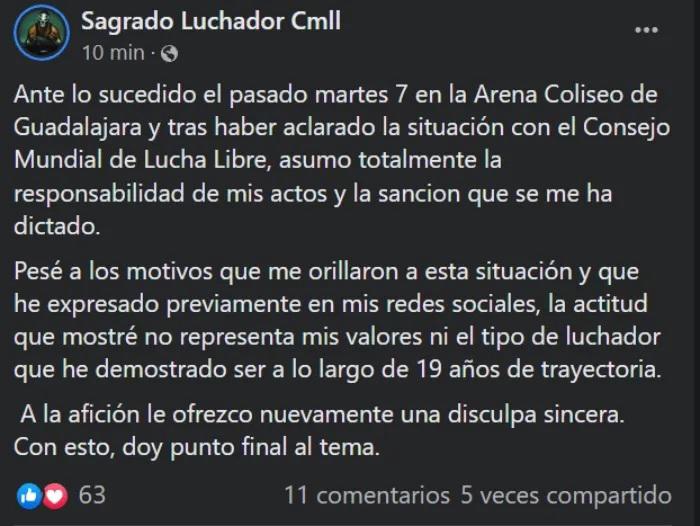 $!El luchador mexicano El Sagrado agrede a fanático durante una pelea (VIDEO)