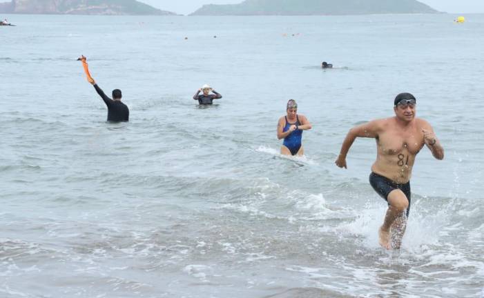 La natación en Mazatlán duplicó el número de participantes, dijo su titular.