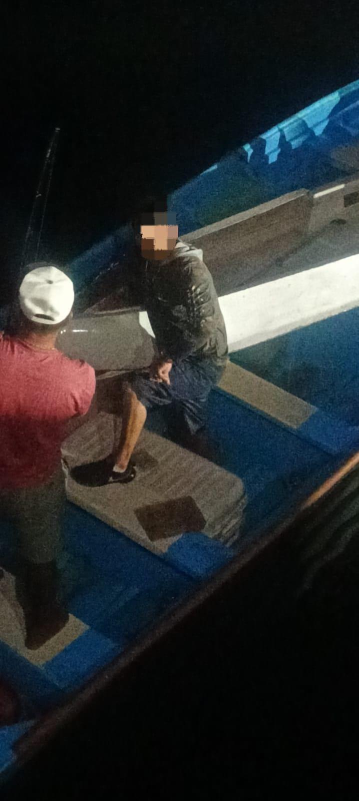 $!Rescata la Marina a persona a bordo de kayak en Mazatlán