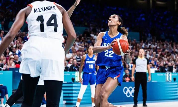 Mariemme Badiane fue clave para el triunfo de las francesas en el baloncesto femenil.