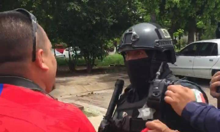 Agente de la Policía Estatal agrede a fotoperiodista en Culiacán