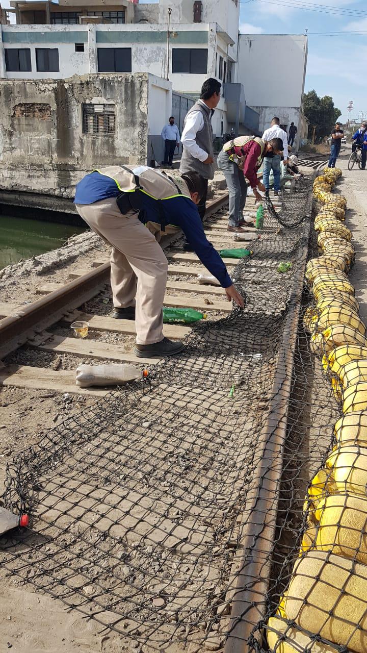 $!Sustituyen biobarda en el Puente Juárez, de Mazatlán