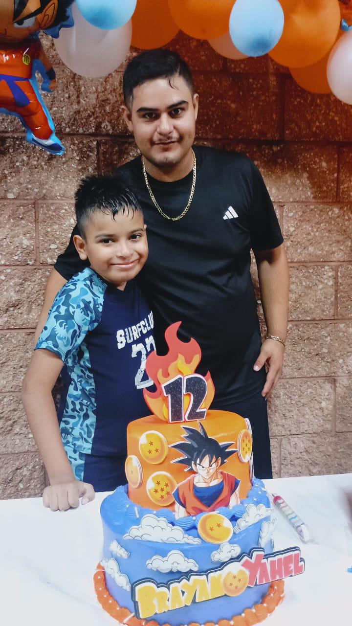 $!Francisco Gerardo López Beltrán felicitó a su sobrino por sus 12 años.