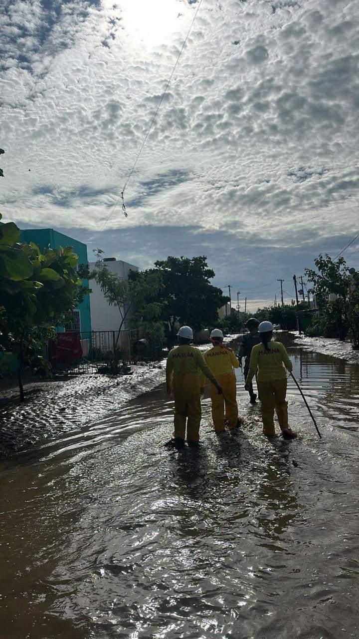 $!Marina suma 32 toneladas de insumos para llevar comida caliente a la población de Acapulco