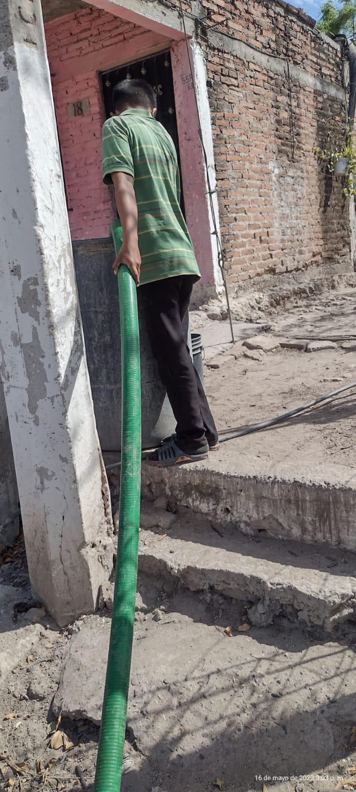 $!Por falta de agua, se atienden con pipas más de 176 comunidades de Sinaloa