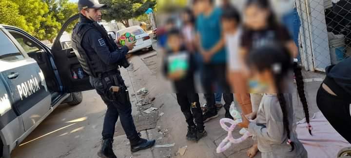 Niños de Culiacán reciben regalos navideños de parte de policías