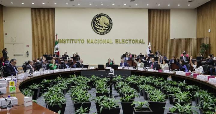 El Presidente de México anuncia que buscará un encuentro con el INE sobre la organización de las elecciones de 2024.