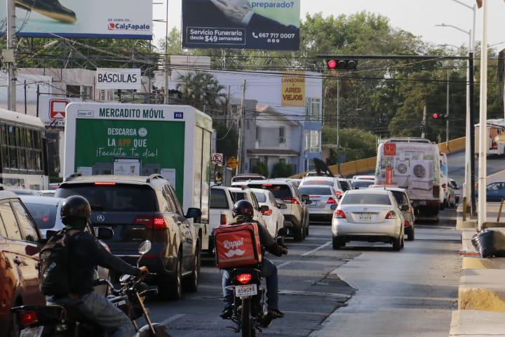 $!Previo al mitin de Adán Augusto, colapsa tráfico en Centro de Culiacán