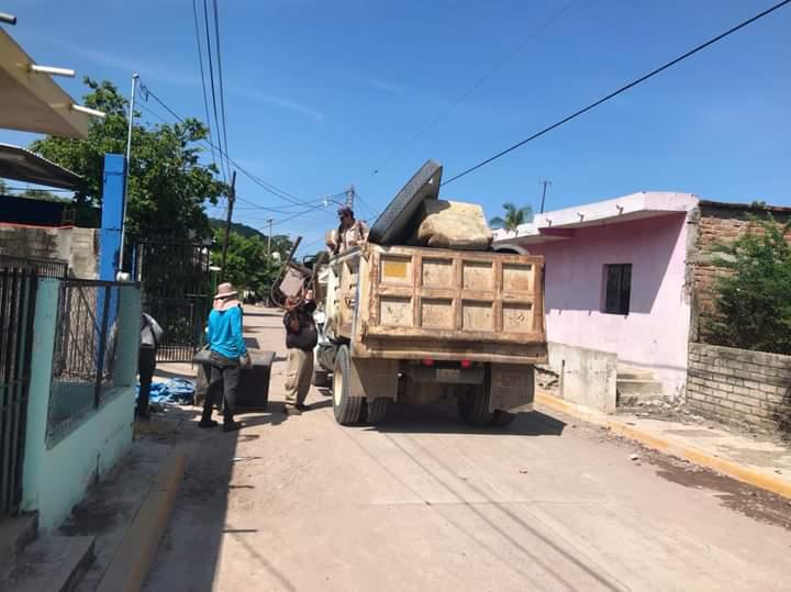 $!Remueven 95 toneladas de cacharros en Rosario; 80% de avance contra el dengue