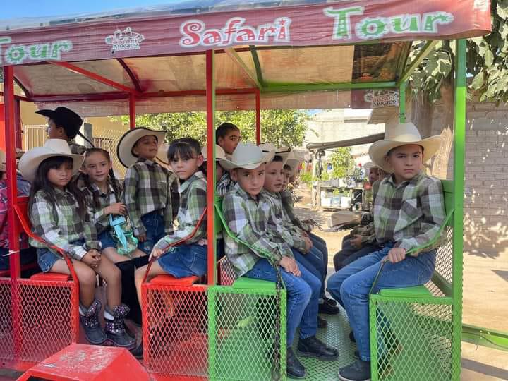 $!Ejido Los Pozos, en Rosario, celebra 56 años de su fundación con desfile