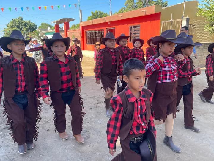 $!Ejido Los Pozos, en Rosario, celebra 56 años de su fundación con desfile