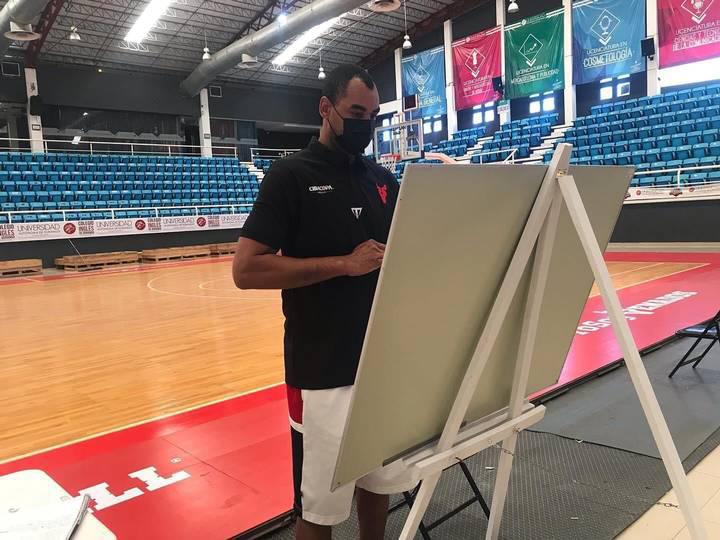 $!Coach James Penny reconoce importancia de tener base sólida en Venados Basketball