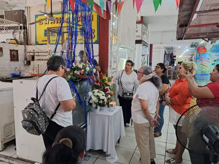 $!Con la visita de la Virgen peregrina, piden trabajo y salud locatarios del mercado ‘Miguel Hidalgo’ en Rosario