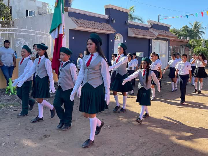 $!Ejido Los Pozos, en Rosario, celebra 56 años de su fundación con desfile