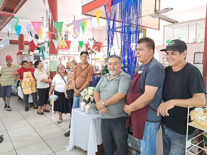 $!Con la visita de la Virgen peregrina, piden trabajo y salud locatarios del mercado ‘Miguel Hidalgo’ en Rosario