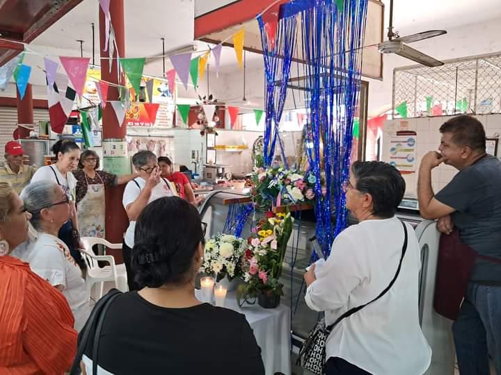 $!Con la visita de la Virgen peregrina, piden trabajo y salud locatarios del mercado ‘Miguel Hidalgo’ en Rosario