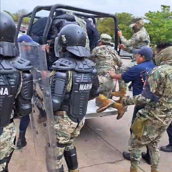 $!Marina desaloja a ferrocarrileros que se manifestaban en el Tren Interoceánico en Matías Romero, Oaxaca