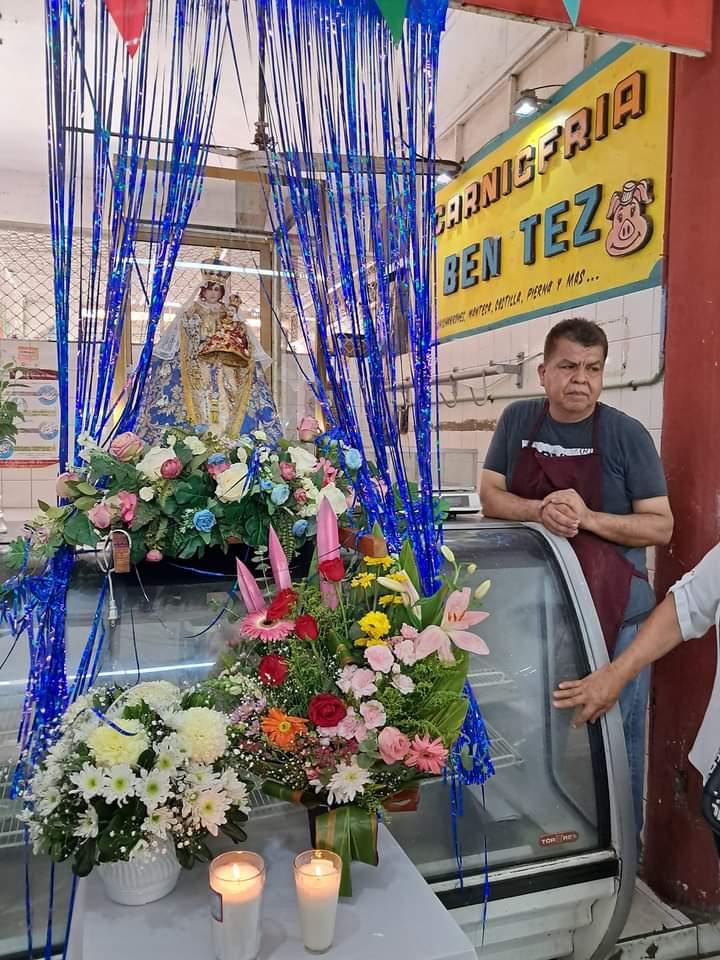 $!Con la visita de la Virgen peregrina, piden trabajo y salud locatarios del mercado ‘Miguel Hidalgo’ en Rosario