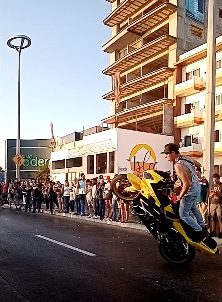 $!Este Stunt Riders estuvo realizando diversas acrobacias sobre el malecón.