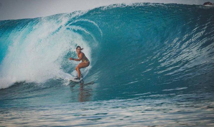 Muere surfista italiana tras ser atacada por pez espada