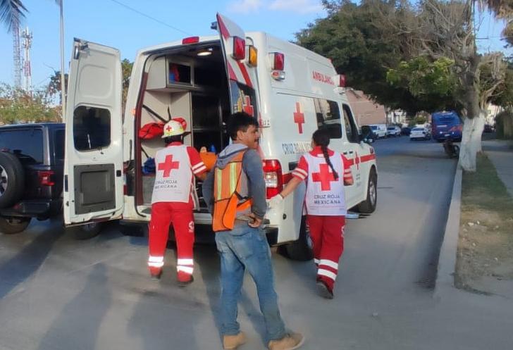 $!Obrero sobrevive tras caer del octavo al tercer nivel de una torre en Mazatlán