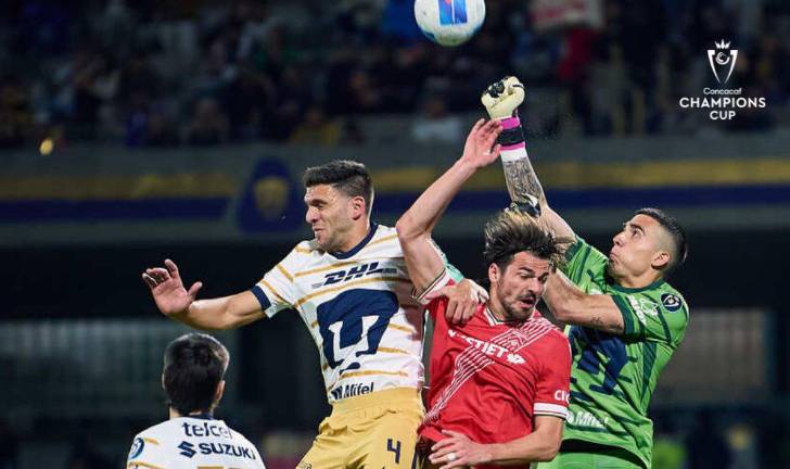 Pumas avanza con doblete de Memo Martínez.