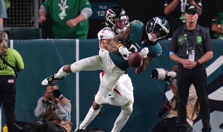 Los Falcons vuelan más alto que los Eagles en Filadelfia