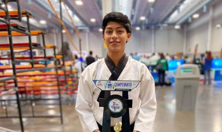 Regresa victorioso Nery Frías del Nacional de Taekwondo celebrado en Chihuahua