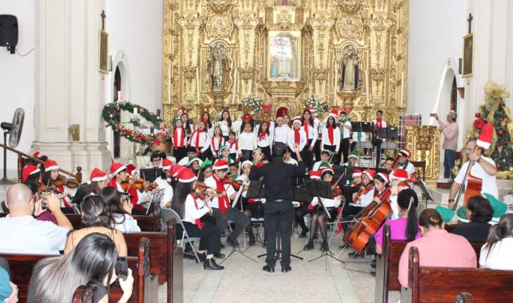 El Santuario de Nuestra Señora del Rosario fue el escenario del recital navideño de la Orquesta Sinfónica y Coro Juvenil e Infantil local.