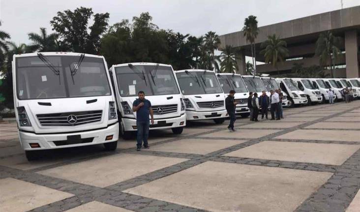 Transportistas están al borde del colapso económico, aseguran