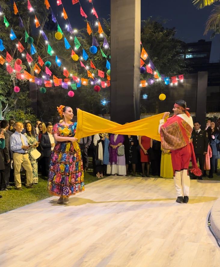 $!Ovacionan en Perú al Ballet Folklórico de Cultura Mazatlán