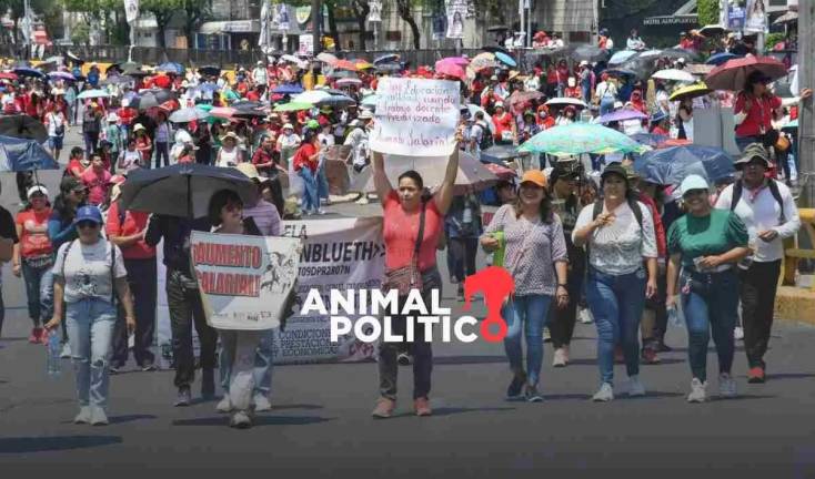 Protesta de la CNTE en inmediaciones de la Terminal 1 del AICM.