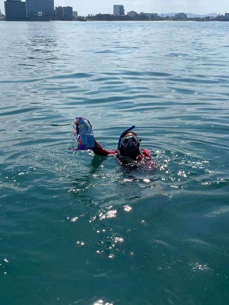 $!Realizan limpieza submarina en las aguas frente a Isla Venados