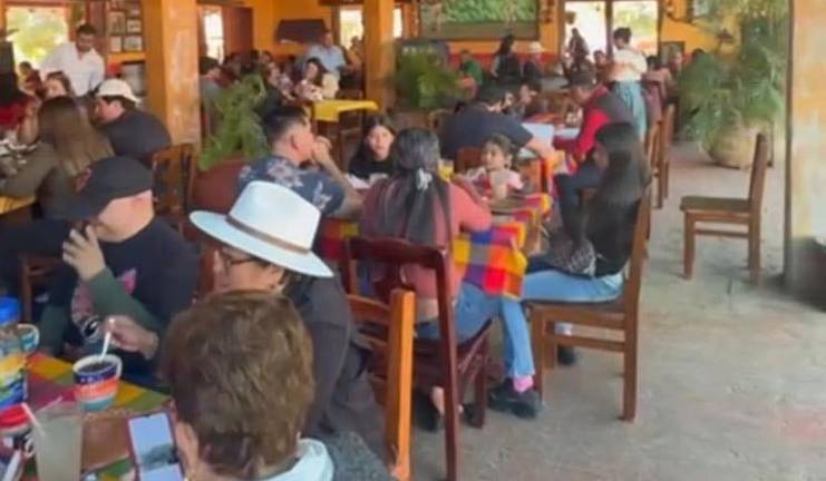 Los restaurantes de Mazatlán registraron movimiento este domingo por la conmemoración del Día del Padre.