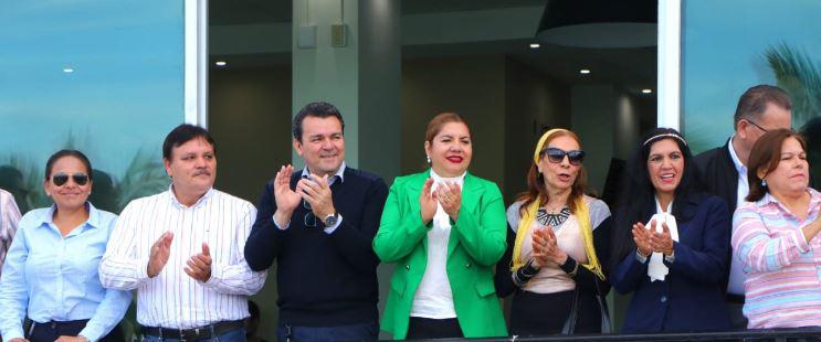 $!Desfilan escoltas de primarias resaltando la Bandera de México