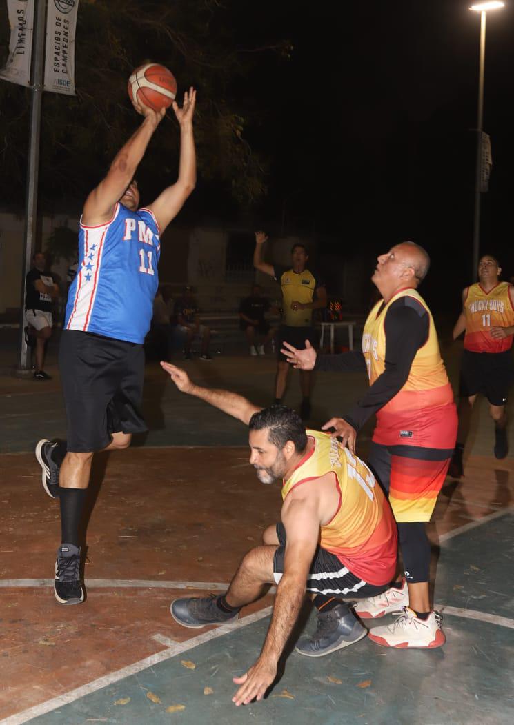 $!Chukys Boys los deja sin gas en el Baloncesto Veteranos